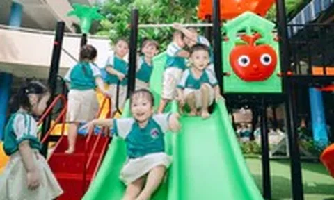 Trường mầm non trong hẻm TP.HCM như 'vườn cổ tích', trẻ đi học không muốn về