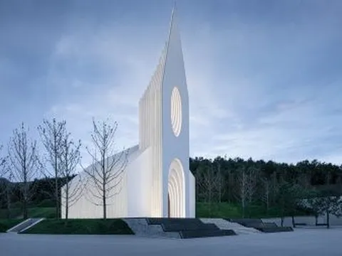 Thiết kế nhà thờ với mỹ học Tối giản và nguyên mẫu “Cái hang”