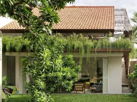 Chiêm ngưỡng nhà mái ngói bên ngoài hoang sơ, bên trong tiện nghi bất ngờ