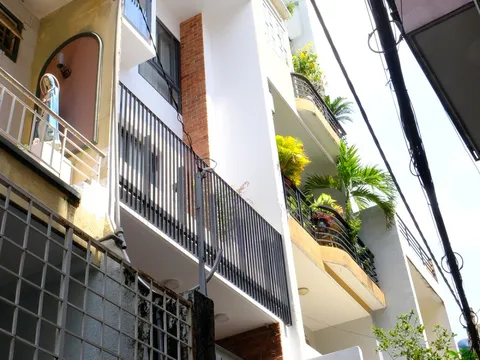 Ngôi nhà dành 1/3 diện tích làm thông tầng