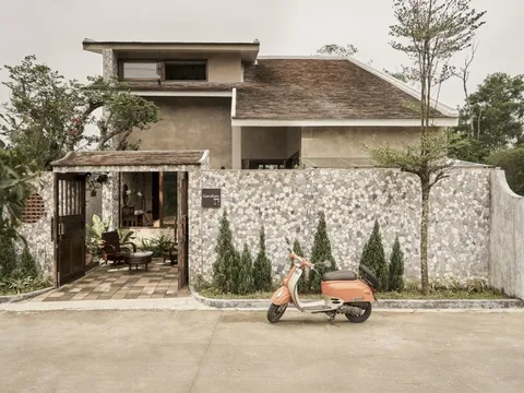 Ngôi nhà lợp ngói cổ con xây tặng bố mẹ