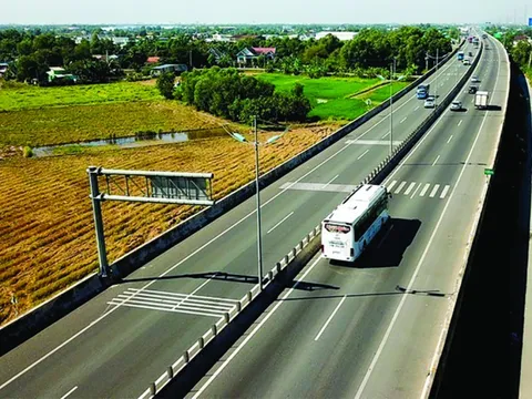 Xây dựng cầu cạn nhịp lớn sử dụng dầm bê tông siêu tính năng (UHPC)