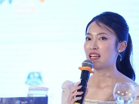 MC Khánh Vy kể chuyện về quê đi chợ: Ai cũng có QR code, mang tiền mặt ra thanh toán còn bị bà nội 80 tuổi hỏi sao không quẹt thẻ