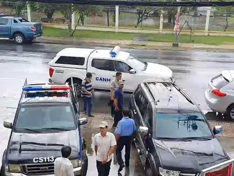 Cướp ngân hàng bất thành, đối tượng vứt súng bỏ chạy