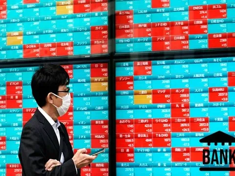 Chứng khoán rung lắc, liệu còn cơ hội nào cho cổ phiếu ngân hàng những tháng cuối năm?