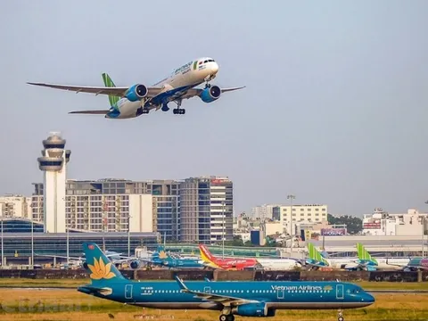 Giá vé máy bay tăng "chóng mặt" dịp 30/4 - 1/5, nhiều người thay đổi kế hoạch đi du lịch