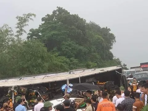 Tai nạn liên hoàn giữa 6 ô tô trên cao tốc Nội Bài - Lào Cai