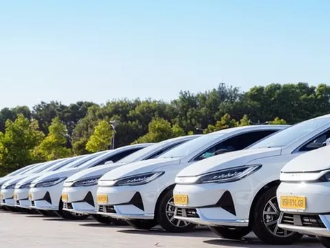 Thêm một doanh nghiệp vận tải mua hơn chục chiếc ô tô điện của BYD để chạy taxi