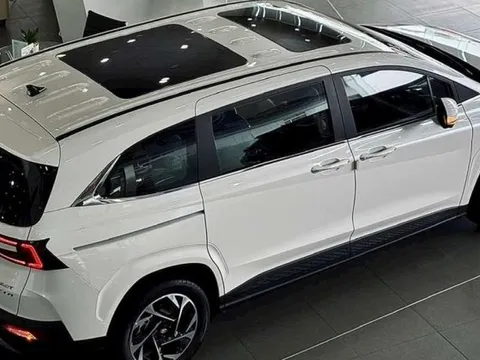 Ở Việt Nam có xe 7 chỗ giá thấp hơn Innova Cross nhưng to rộng hơn, màn hình lớn, ăn xăng 6,9L/100km