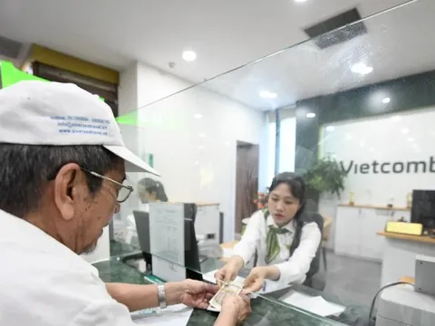 Cuộc đua lãi suất cuối năm