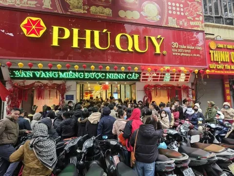 Giá bạc tăng mạnh cùng giá vàng, vượt 122 triệu đồng/kg