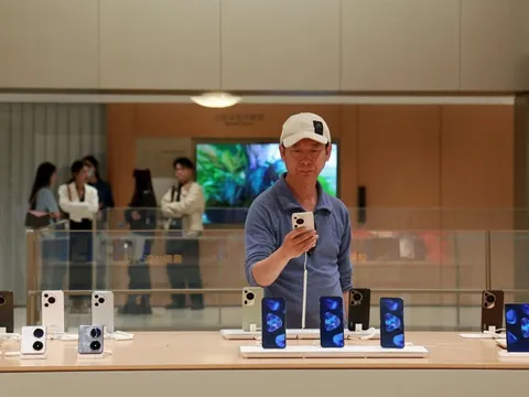 Chuyên gia công nghệ: "Hãy nghe tôi, chạy ra cửa hàng và chỉ mua những mẫu điện thoại kiểu này"