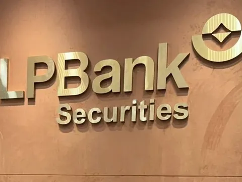 Ông Nguyễn Đức Thụy và con trai nắm 26,93 % cổ phần Chứng khoán LPBank