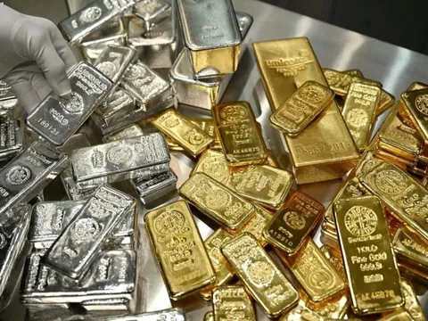 Giá vàng, bạc 'bốc hơi' sau khi chạm đỉnh - chuyên gia cảnh báo: Đây là điều không thể tránh khỏi, tương lai liệu có tăng trở lại?
