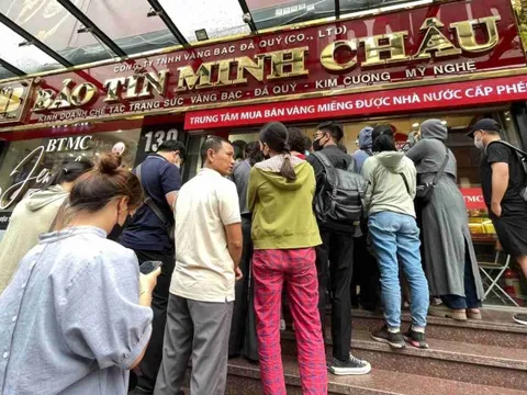 Giá vàng giảm mạnh chỉ còn hơn 160 triệu/cây: Người xếp hàng mua phải biết điều này để không mất công