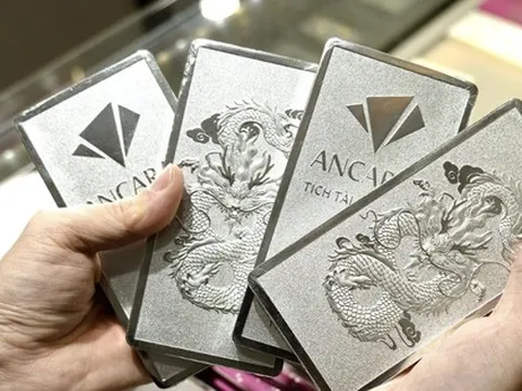 Cuối ngày 3-2, giá bạc phục hồi nhanh nhưng nhiều người vẫn khóc ròng vì "đu đỉnh"