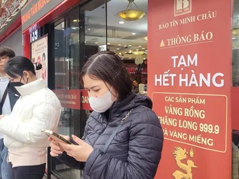 Đổ xô xếp hàng mua vàng, bạc