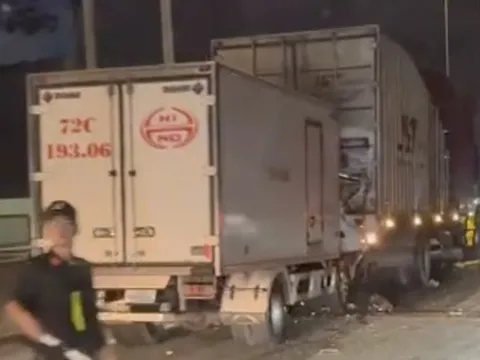 Clip va chạm tóe lửa trên cao tốc TPHCM - Long Thành, 1 tài xế tử vong