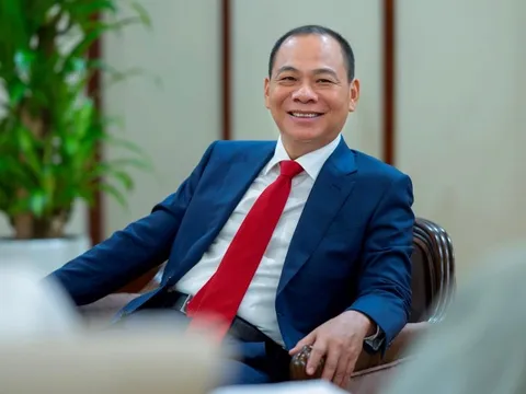 Tỷ phú Phạm Nhật Vượng tặng quà Tết