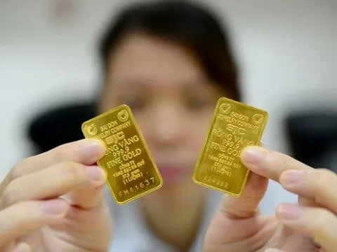 Giá vàng biến động mạnh, nhà đầu tư nên làm gì?