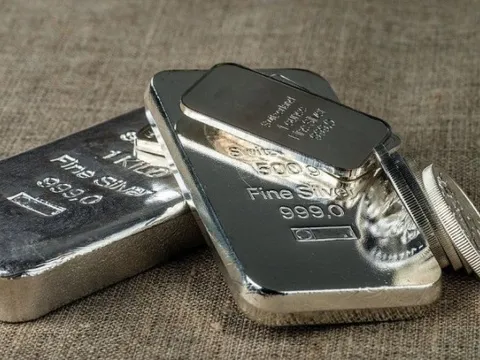 Quỹ bạc lớn nhất thế giới “quay xe” bán ra 70 tấn