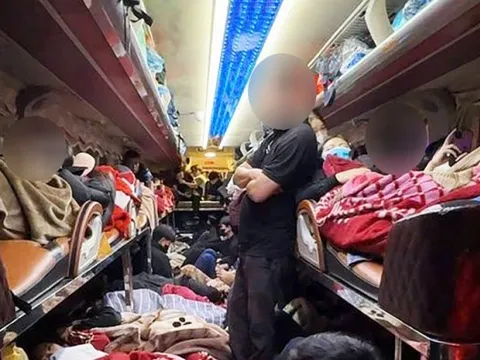 Kỷ lục: Xe khách bị phạt gần 300 triệu đồng ngày cận Tết và khung cảnh 'không thể tưởng tượng' bên trong