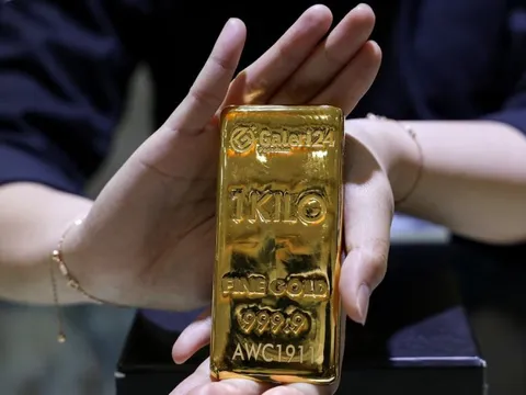 Ngày 29 Tết (16/2): Giá vàng thế giới có "diễn biến lạ"; vàng miếng SJC, vàng nhẫn tiếp tục neo cao