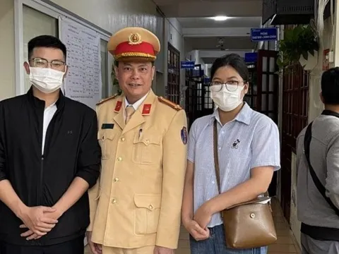 Mùng 1 Tết, bé 2 tháng tuổi tím tái giữa đường đi điều trị, CSGT lập tức dùng xe đặc chủng đưa đi cấp cứu kịp thời