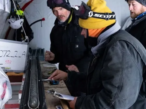 Mũi khoan phá kỷ lục ở Nam Cực chạm vào "tử huyệt" toàn cầu, tìm thấy cỗ máy thời gian độc nhất vô nhị