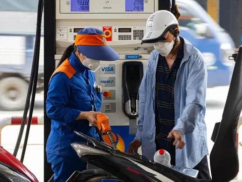 Giá xăng dầu dự báo giảm trong kỳ điều hành đầu tiên của năm Bính Ngọ