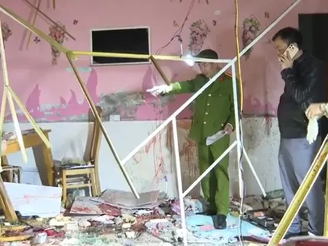 VIDEO: Giám đốc Công an Thanh Hóa tới hiện trường, chỉ đạo phá án vụ ném mìn