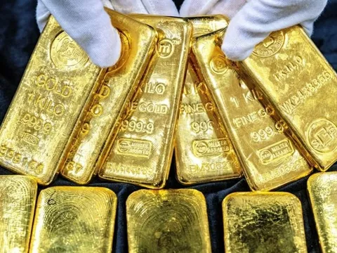 Giá vàng hồi phục lên mốc 5.000 USD/oz, một “tay to” gom hơn 3 tấn