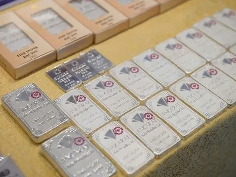 Giá bạc bất ngờ đảo chiều giảm