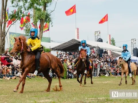 Nông dân Đắk Lắk hoá “kỵ sĩ”, ngựa thồ thành chiến mã tại lễ đua Gò Thì Thùng