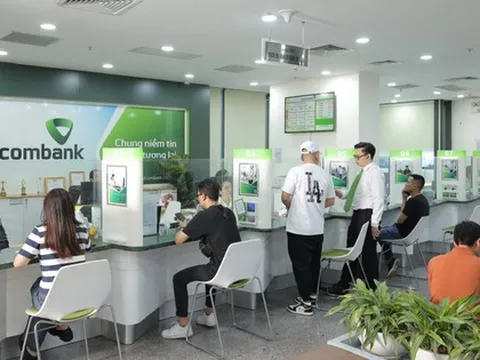 Lãnh đạo Vietcombank gom thêm cổ phiếu VCB