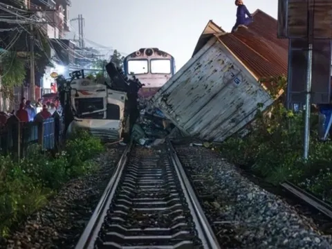 Sau tai nạn tàu SE – xe tải ở Ngọc Hồi, Cục CSGT đưa ra cảnh báo khẩn