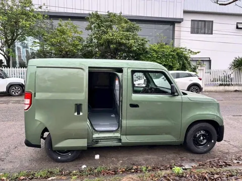 Lộ ảnh VinFast EC Van bản cửa lùa: Chưa rõ là xe thương mại hay AI, tăng sức cạnh tranh 'Su cóc'