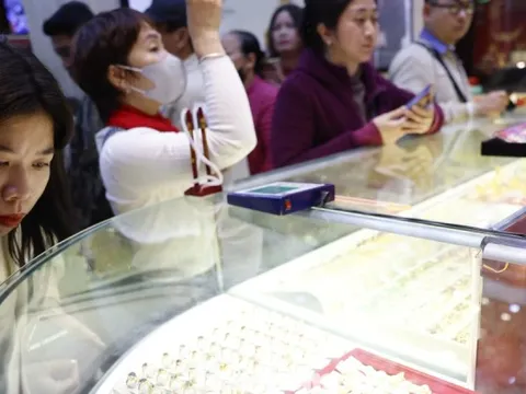 Chiến sự Trung Đông: Nhà đầu tư thận trọng, tránh chạy theo cú tăng ngắn hạn của giá vàng