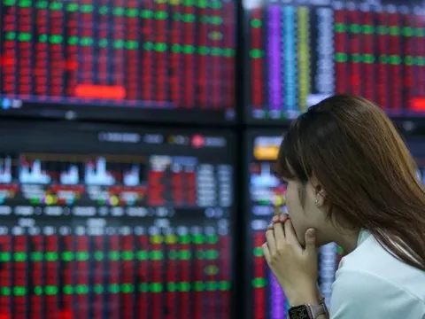 Chứng khoán đi 'tàu lượn'