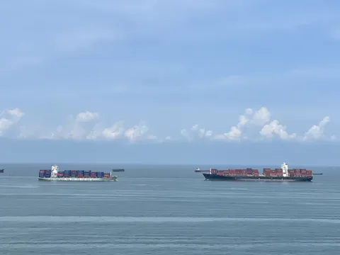 Căng thẳng Trung Đông leo thang: Các hãng tàu ra thông báo khẩn