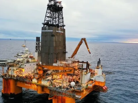 Khoan thẳng đứng 3.872m xuống đáy biển, phát hiện một mỏ dầu khổng lồ dày hơn 200m, trữ lượng lên đến 89 triệu thùng dầu