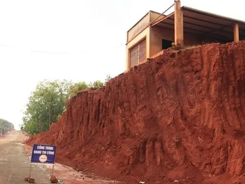 Sau khi báo chí phản ánh, Chủ tịch UBND tỉnh Đồng Nai chỉ đạo làm rõ việc nhiều nhà dân “treo cao”