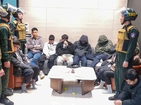 Kịch tính như phim hình sự: Video trực tiếp A50 đột kích "đại bản doanh" Xôi Lạc TV, bắt hơn 30 đối tượng, thu 300 tỷ đồng