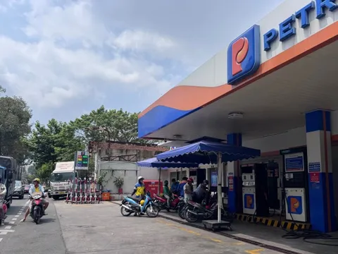 Áp lực tăng giá xăng dầu