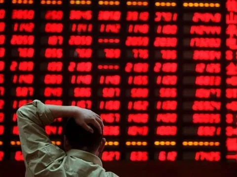 Bán tháo toàn thị trường, chứng khoán 'bay' 110 điểm