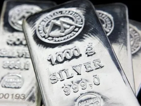 Quỹ bạc lớn nhất thế giới liên tiếp "xả hàng", gần 400 tấn rời kho trong thời gian ngắn
