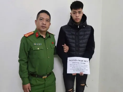 Đối tượng Nguyễn Ngọc Huy SN 2006 ra đầu thú