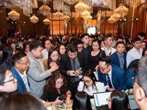 Công ty mẹ vừa thoái hơn 10 triệu cổ phiếu, 1 doanh nghiệp địa ốc lập tức sang tay hơn 170 căn shophouse