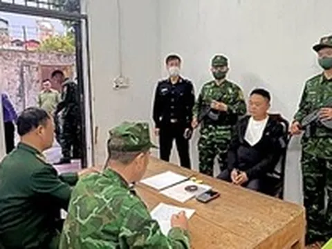 Bắt 1 người nước ngoài vận chuyển trái phép vàng vào Việt Nam