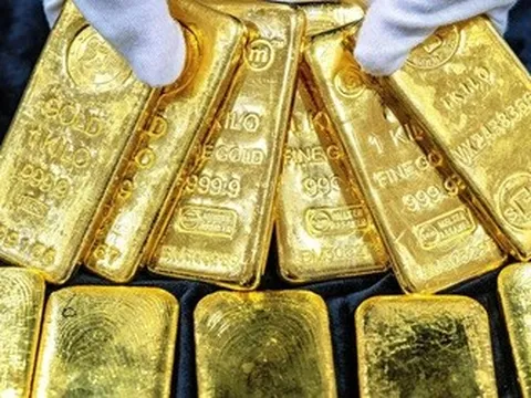 Giá vàng hôm nay (17/3): Giảm nhẹ cùng chiều với giá dầu thô thế giới